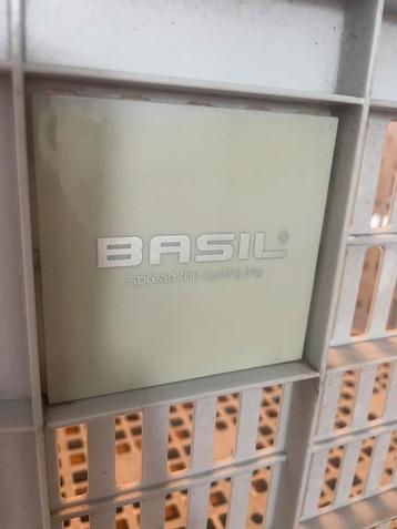 Basil fietskrat beschikbaar voor biedingen