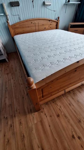 Houten bedframe - Tweepersoons (Ikea) - afbeelding 2