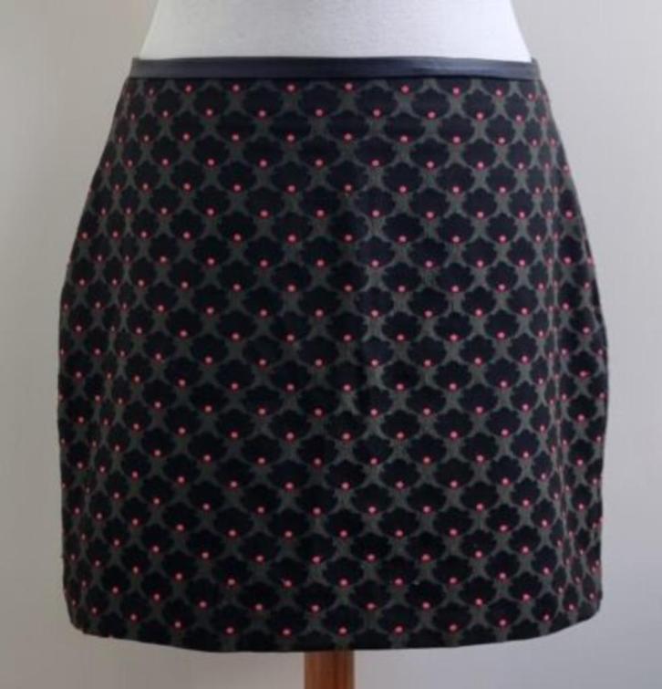 Steps zwarte rok met groen en neon roze mt. 44, Kleding | Dames, Rokken, Zo goed als nieuw, Maat 42/44 (L), Zwart, Boven de knie