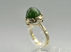 Gouden Vintage ring met groene agaat. 2025/579., ., Ophalen of Verzenden, Zo goed als nieuw, Met edelsteen