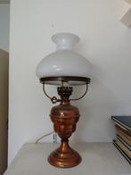 Antieke tafellamp van koper en wit glas, Antiek en Kunst, Ophalen