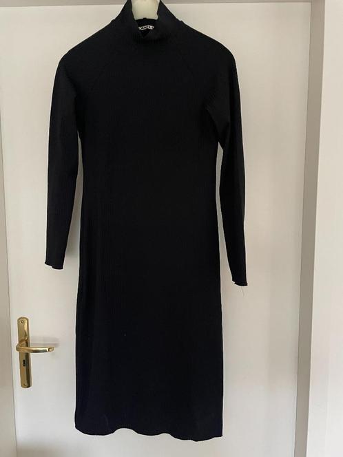 Vanilia: z.g.a.n. zwart turlehals jurkje maat S, Kleding | Dames, Jurken, Zo goed als nieuw, Maat 36 (S), Zwart, Knielengte, Verzenden