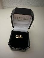 9krt gouden ring met granaat, Ophalen, Zo goed als nieuw, 17 tot 18, Dame