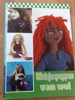 Boek = Meisjes Poppen van wol, Hobby en Vrije tijd, Breien en Haken, Verzenden, Zo goed als nieuw, Breien, Patroon of Boek