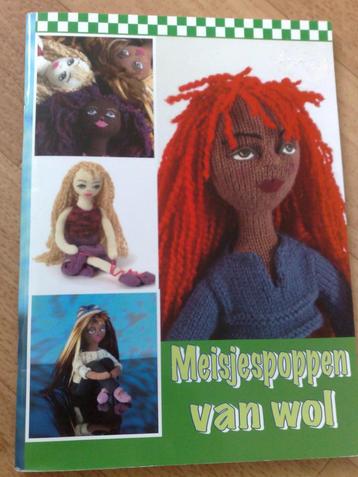 Boek = Meisjes Poppen van wol beschikbaar voor biedingen