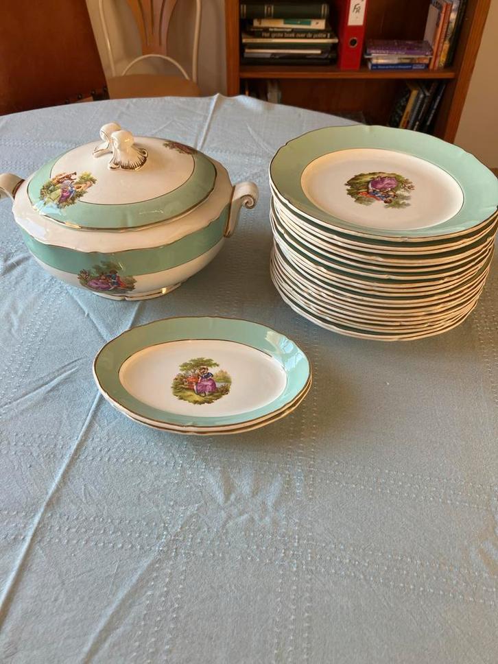 Frans servies Fragonard - 20 dinerborden + terrine, Antiek en Kunst, Antiek | Servies compleet, Ophalen