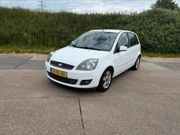 Ford Fiësta 1.4 16V 5DR 2007 Wit beschikbaar voor biedingen
