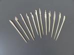 set van 12 Afrikaanse cocktail prikkers, lengte ca 13 cm, Antiek en Kunst, Kunst | Niet-Westerse kunst, Verzenden