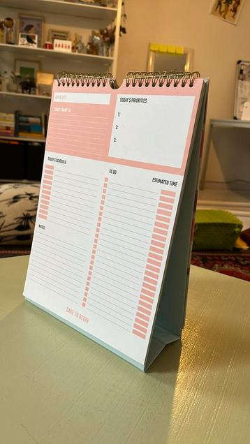 NIEUW Hema bureau dagplanner - agenda staand/liggend/hangend beschikbaar voor biedingen