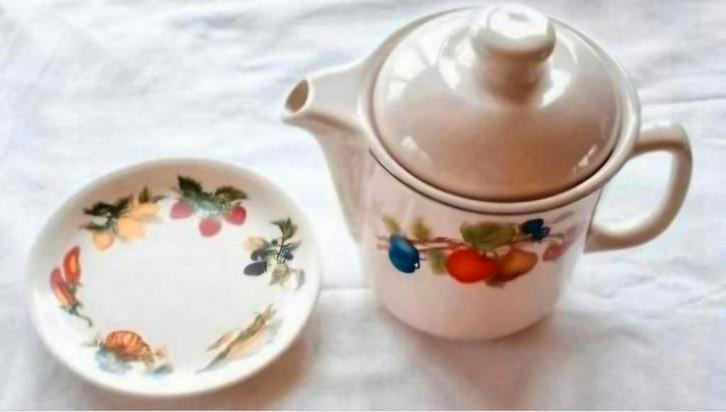 Polen Poland Tulowice thee kan theepot fruit aardbeien peer, Antiek en Kunst, Antiek | Servies los, Ophalen of Verzenden