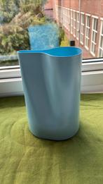 IKEA. Lichtblauwe vaas/gieter. 17 cm, Huis en Inrichting, Keuken | Servies, Ophalen of Verzenden, Zo goed als nieuw, Overige stijlen