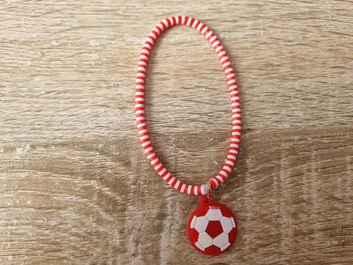 Rood wit voetbal armband (voor goed doel), Sieraden, Tassen en Uiterlijk, Armbanden, Nieuw, Elastiek, Rood, Met bedels of kralen