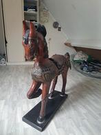 Antiek houten paard, Ophalen