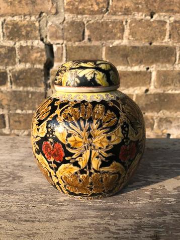 Gemberpot beschikbaar voor biedingen