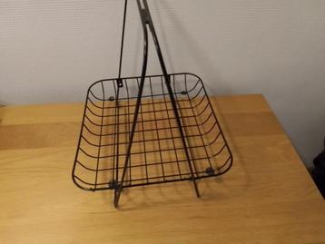 Metalen dienblad beschikbaar voor biedingen