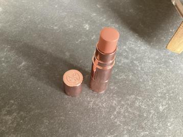 Anastasia Beverly Hills blush stick latte beschikbaar voor biedingen