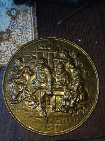 Oud Koperen Wandbord met Tafereel beschikbaar voor biedingen