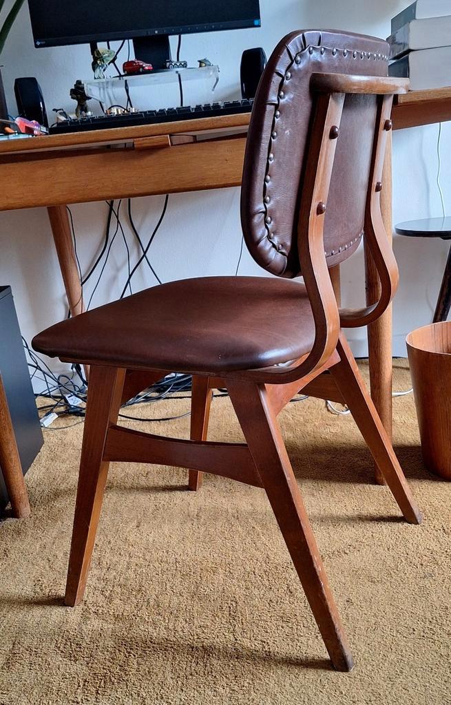 Vintage Houten Stoel Bruin Skai Jaren 50 60 Retro Eetkamer, Huis en Inrichting, Stoelen, Gebruikt, Eén, Hout, Bruin, Ophalen