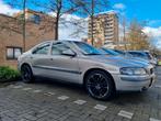 Volvo S60 2.4 140PK AUT 2002 Beige, Auto's, Volvo, Origineel Nederlands, Te koop, 5 stoelen, Beige