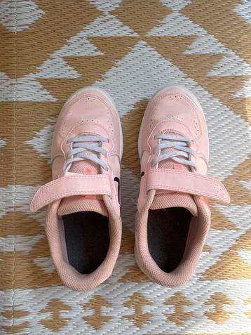 Roze Gymschoenen Maat 35 beschikbaar voor biedingen