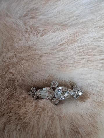 Vintage broche Zilverkleur met steen beschikbaar voor biedingen