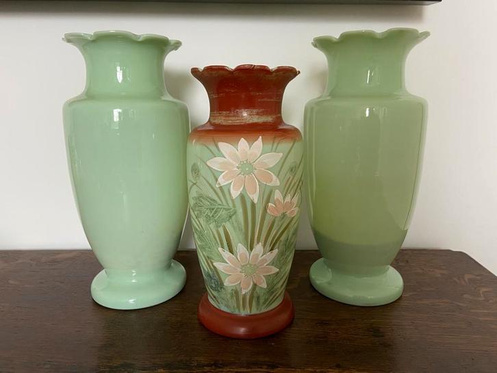 Oude opaline kastvazen 3 delig kaststel pastel groen gaaf, Antiek en Kunst, Antiek | Vazen, Ophalen of Verzenden