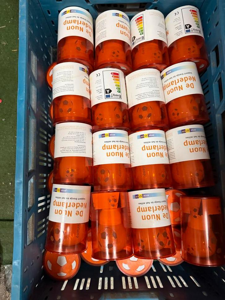 Krat vol Nuon Nederlampen spaarlampen, Huis en Inrichting, Lampen | Hanglampen, Gebruikt, Minder dan 50 cm, Kunststof, Ophalen