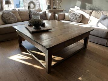 Landelijke salontafel 130x130cm beschikbaar voor biedingen