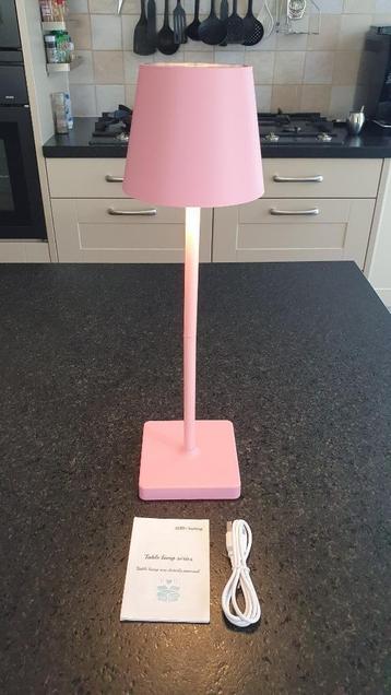 Draadloze USB-C oplaadbare staande LED tafellamp (roze) beschikbaar voor biedingen
