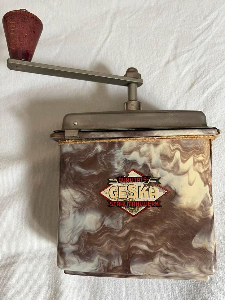 Geska Handkoffiemolen Bakeliet - Vintage, Huis en Inrichting, Keuken | Keukenbenodigdheden, Gebruikt, Ophalen of Verzenden