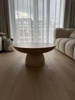 Ronde salontafel Ø70 cm in betonlook travertijn Zenadia, Huis en Inrichting, Ophalen of Verzenden, Zo goed als nieuw, Rond, Riet