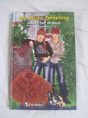 De olijke tweeling maakt het te bont beschikbaar voor biedingen