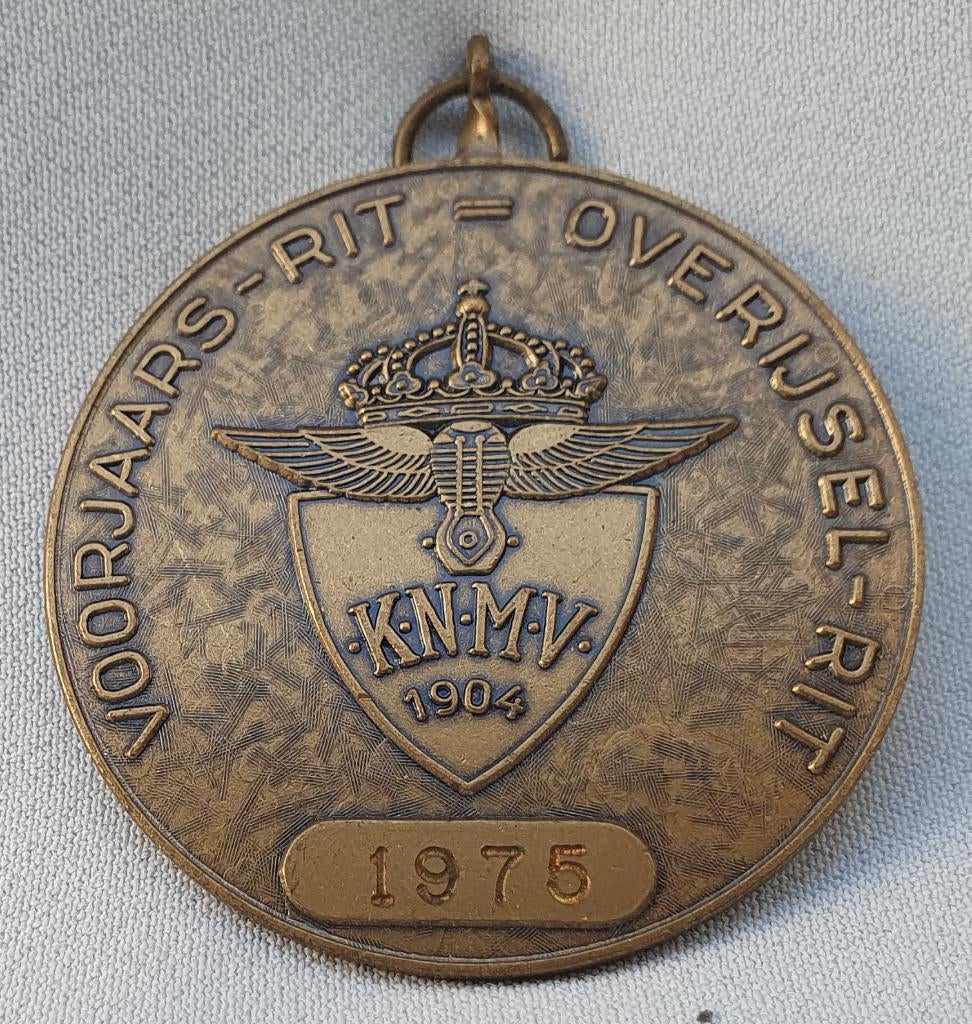 Badge KNMV 1975, Verzamelen, Ophalen of Verzenden, Gebruikt, Motoren