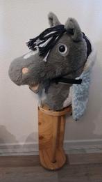 Grijze hobby horse met standaard en dekje, Ophalen, Zo goed als nieuw, Jongen of Meisje