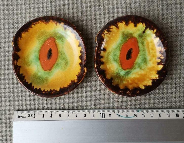 genummerd aardewerk  2 kleine schoteltjes 9 cm doorsnede, Antiek en Kunst, Antiek | Keramiek en Aardewerk, Ophalen of Verzenden