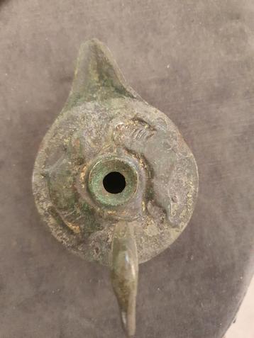 Antieke Bronzen Olielamp beschikbaar voor biedingen