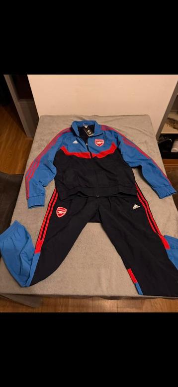 Arsenal Trainingspak Maat S & L beschikbaar voor biedingen