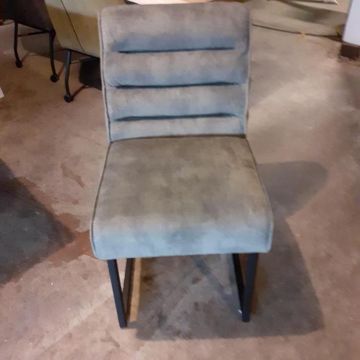 4 Eetkamerstoelen ,showroom modellen.NIEUW., Huis en Inrichting, Stoelen, Nieuw, Vijf, Zes of meer stoelen, Metaal, Stof, Bruin