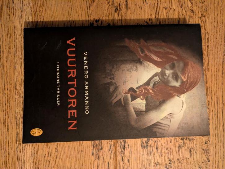 Vuurtoren - Venero Armanno (Goede Staat), Boeken, Thrillers, Zo goed als nieuw, Ophalen of Verzenden