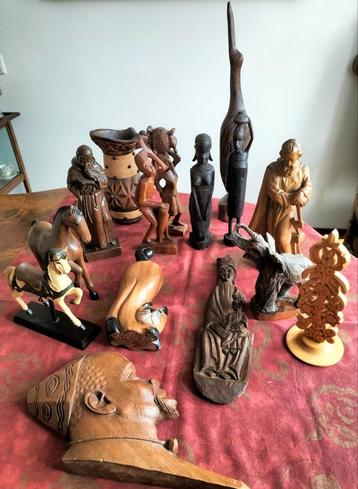 Diverse beelden houtsnijwerk beschikbaar voor biedingen