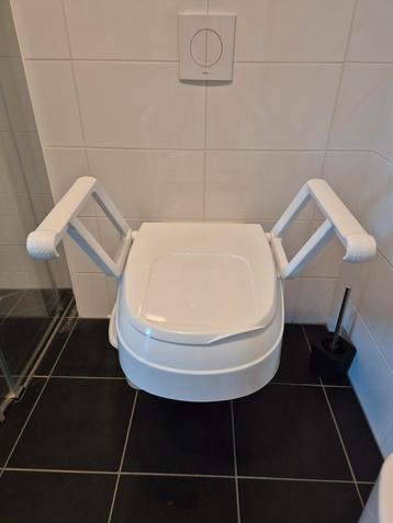 Toiletverhoger met armleuningen (t.e.a.b.) beschikbaar voor biedingen