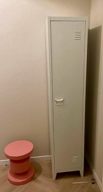 Witte Lockerkast - Zo Goed Als Nieuw beschikbaar voor biedingen