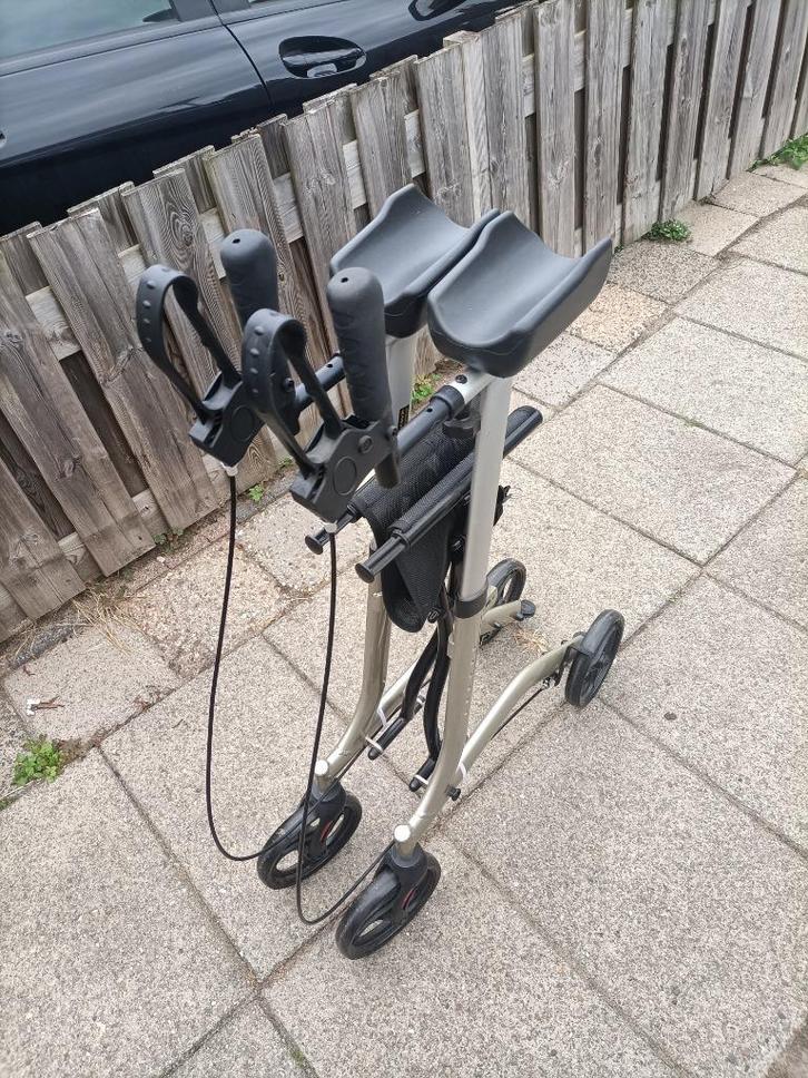 Elleboog rollator, Diversen, Rollators, Zo goed als nieuw, Lichtgewicht, Opvouwbaar, Ophalen