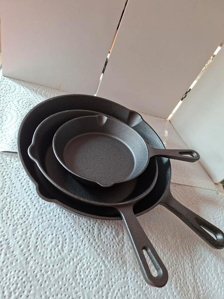 3 Delig...Gietijzeren koekenpannen NIEUW ❤️, Huis en Inrichting, Keuken | Potten en Pannen, Nieuw, Koekenpan of Braadpan, Gietijzer