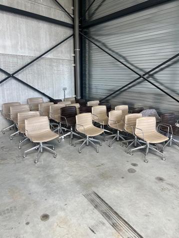 25 Arper Carina burostoelen “spotprijs” beschikbaar voor biedingen