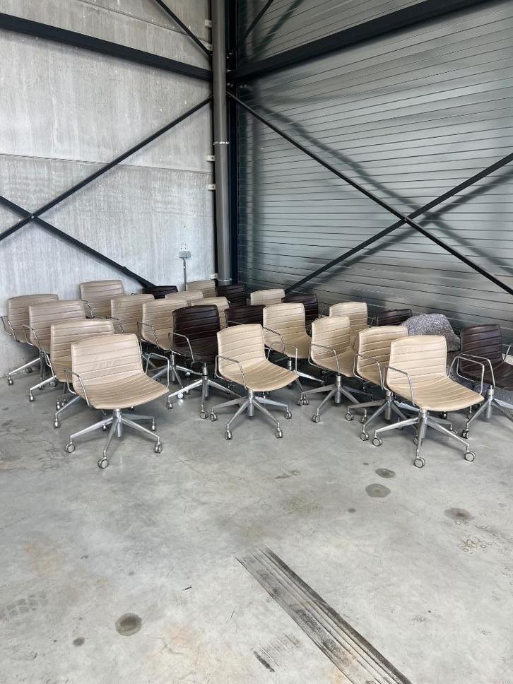 25 Arper Catifa burostoelen “spotprijs”, Huis en Inrichting, Bureaustoelen, Gebruikt, Bureaustoel, Beige, Ophalen
