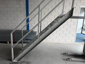 Stalen trap magazijntrap zeer netjes! beschikbaar voor biedingen