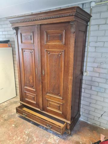 Legkast met 4 planken en lade beschikbaar voor biedingen