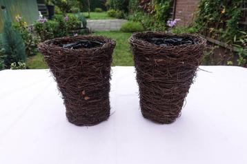 2 bijna nieuwe bunt bloempotten - samen 5,00 beschikbaar voor biedingen