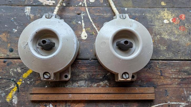 Vintage Bakeliet Schakelaars - Set van 2, Doe-het-zelf en Verbouw, Elektra en Kabels, Ophalen of Verzenden